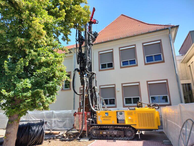 HydroTherm Referenz - Lindenhofschule Groß Rohrheim Erdwärmesondenfeld